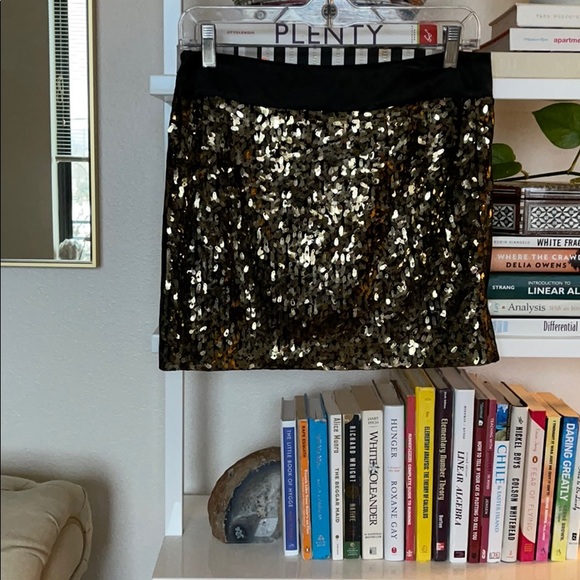Gold sequin mini skirt - Picture 2 of 5